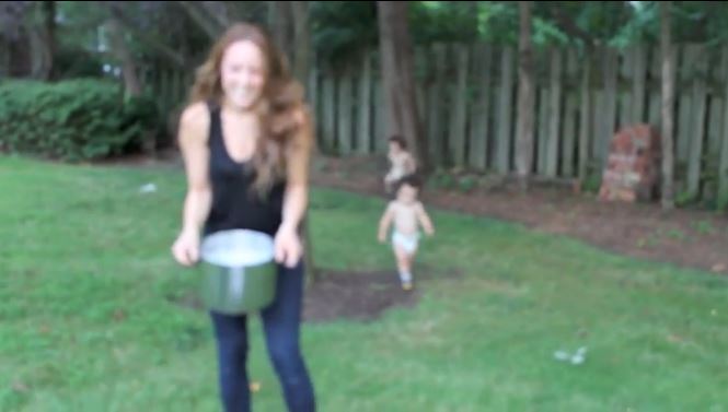 BINTEO-Mπουγελώθηκε η Καλομοίρα