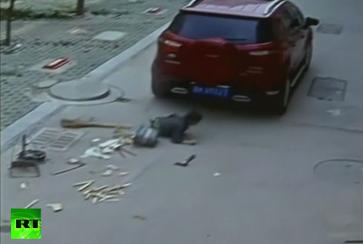 ΒΙΝΤΕΟ-Παρέσυρε εξάχρονο αγοράκι