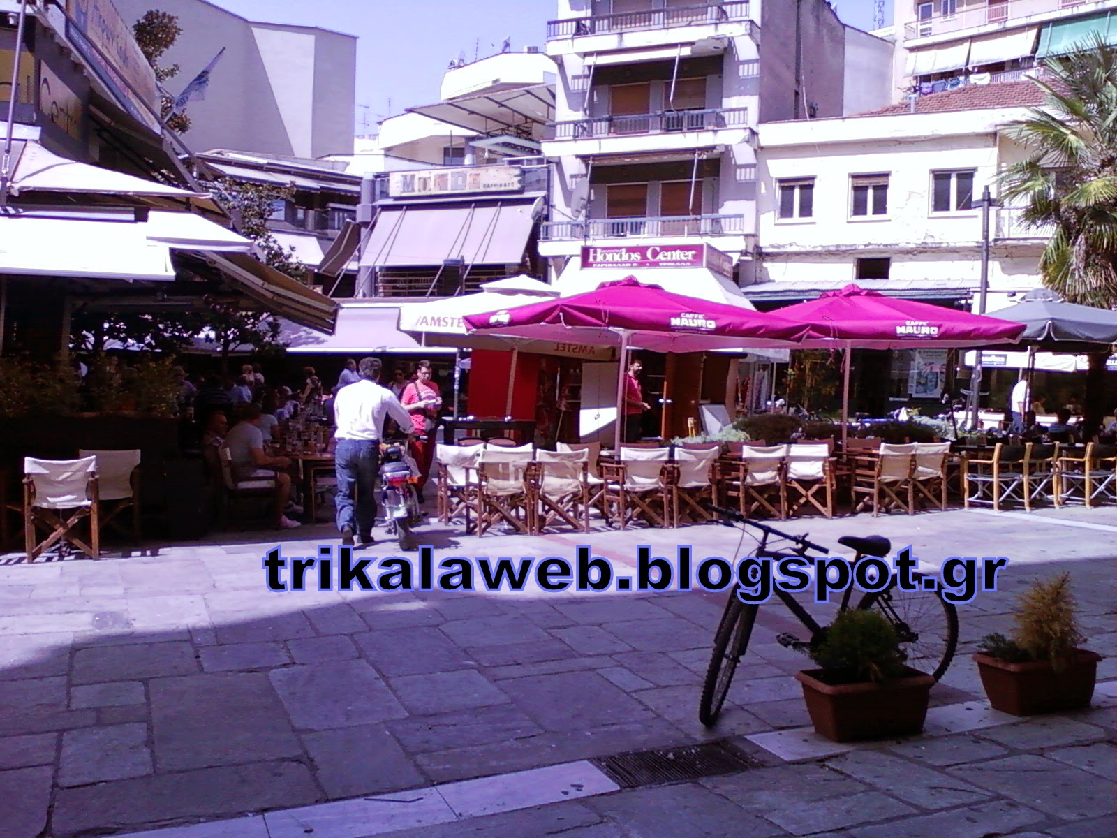 ΦΩΤΟ-Δείτε πως περνάμε πεζόδρομο με… μοτοσικλέτα