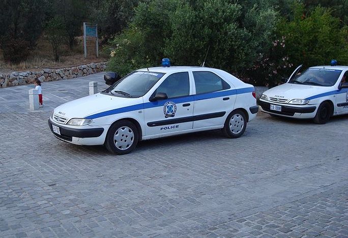 “Έπιασε στα πράσα” τους διαρρήκτες κι άρχισε να πυροβολεί