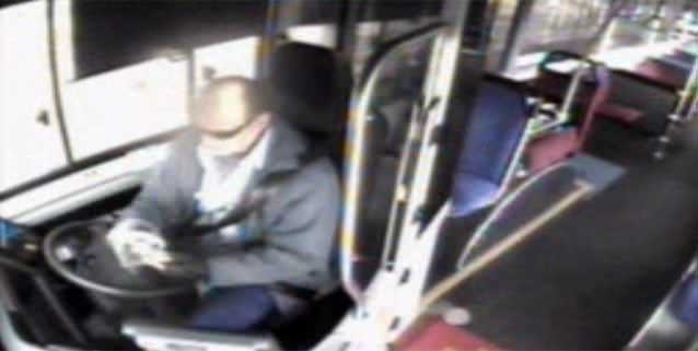 ΒΙΝΤΕΟ-Οδηγός λεωφορείου έκανε χρήση ναρκωτικών και τράκαρε