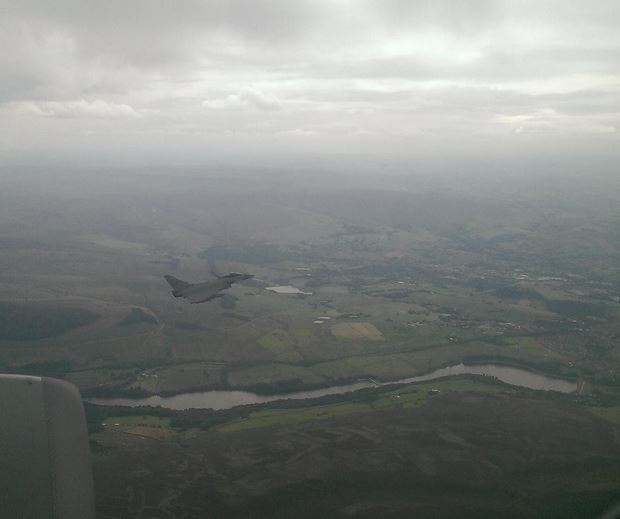 ΒΙΝΤΕΟ-Βρετανικά μαχητικά συνοδεύουν το αεροπλάνο με την “ύποπτη συσκευή”