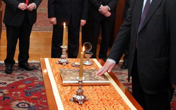 Ορκωμοσίες με διαμαρτυρίες και διαδηλώσεις