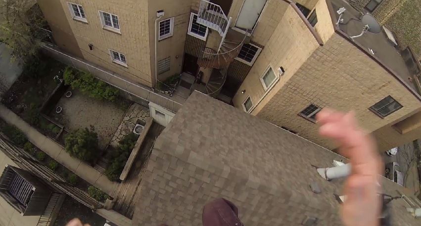 ΒΙΝΤΕΟ-“Προσγειώθηκε” στη στέγη σπιτιού