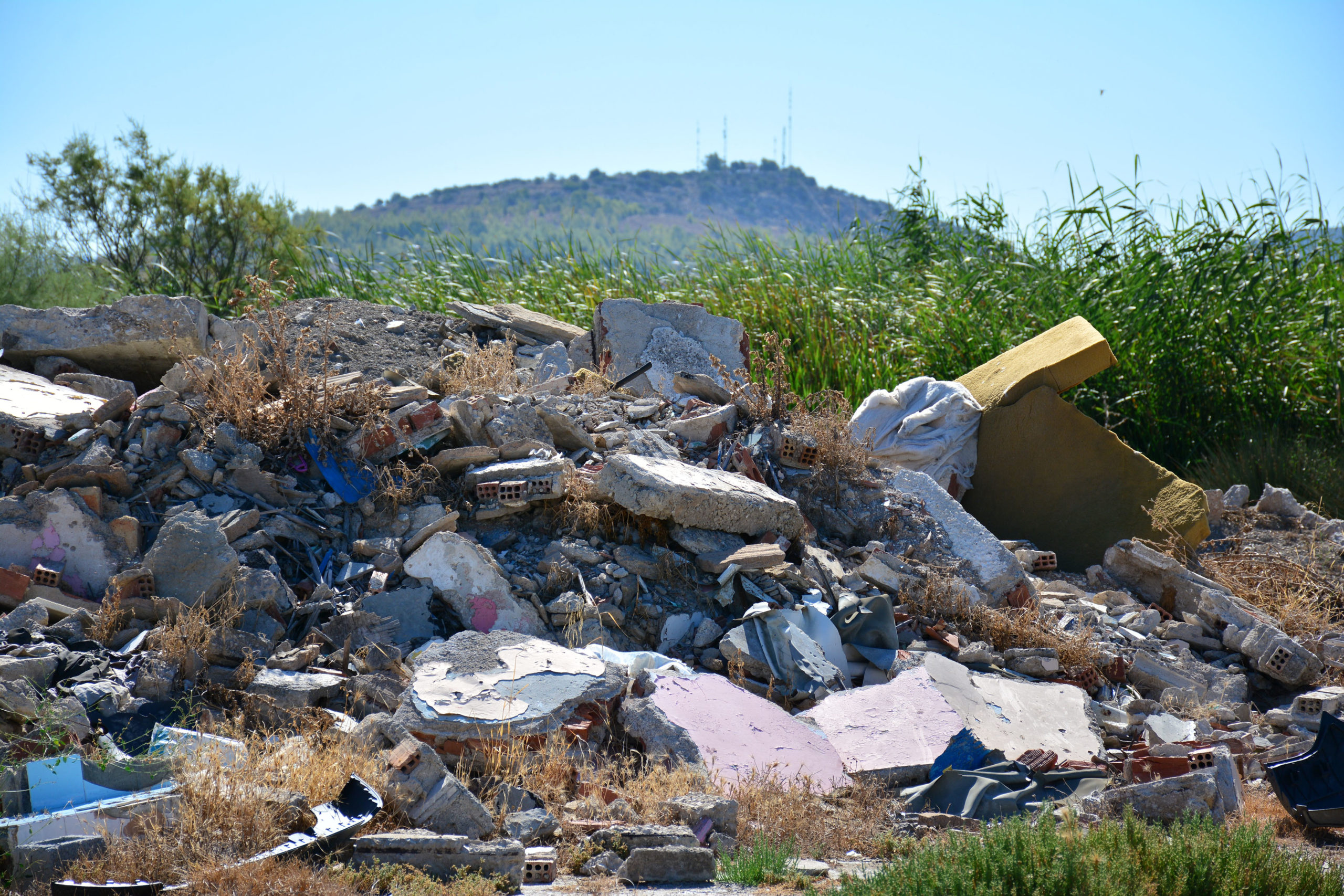 ΦΩΤΟ-Σκουπιδότοπος ο υδροβιότοπος Ναυπλίου-Νέας Κίου
