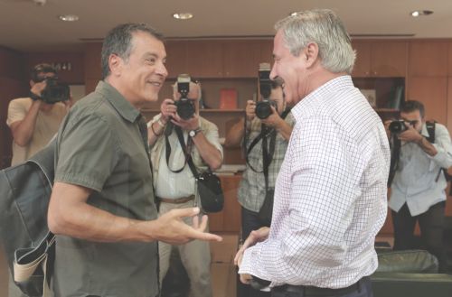 ΦΩΤΟ-Θεοδωράκης: Η συνωμοσία του καλού θα σώσει το περιβάλλον