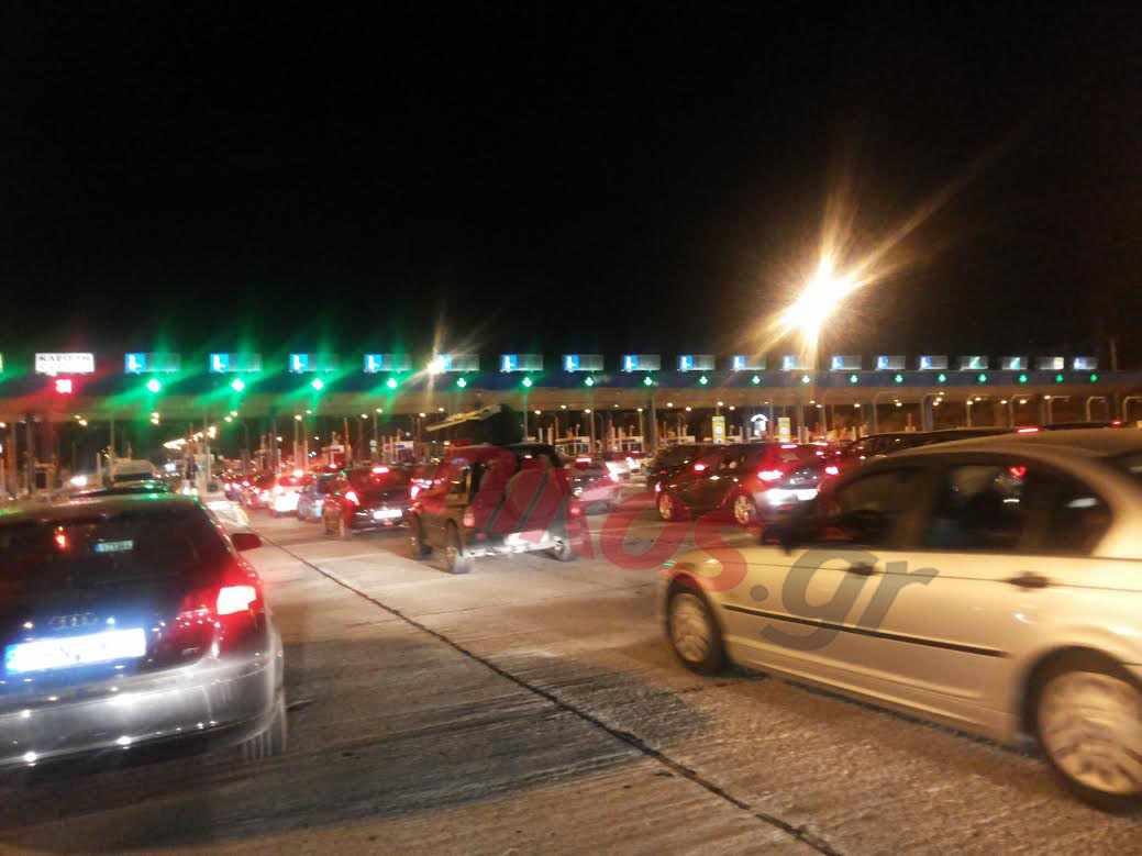 ΤΩΡΑ-ΦΩΤΟ-Ουρές στα διόδια Αφιδνών