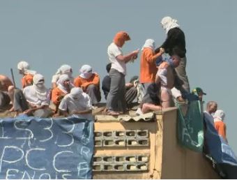 ΦΩΤΟ-Εξέγερση σε φυλακή της Βραζιλίας-Αποκεφάλισαν κρατουμένους