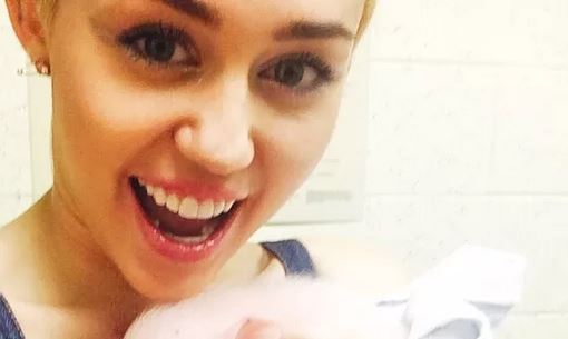 ΦΩΤΟ-Τα φιλιά της Miley Cyrus στη… Bubba Sue