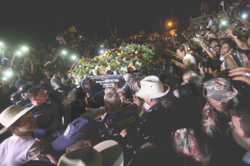 ΦΩΤΟ-Το τελευταίο αντίο στον Κάμπος