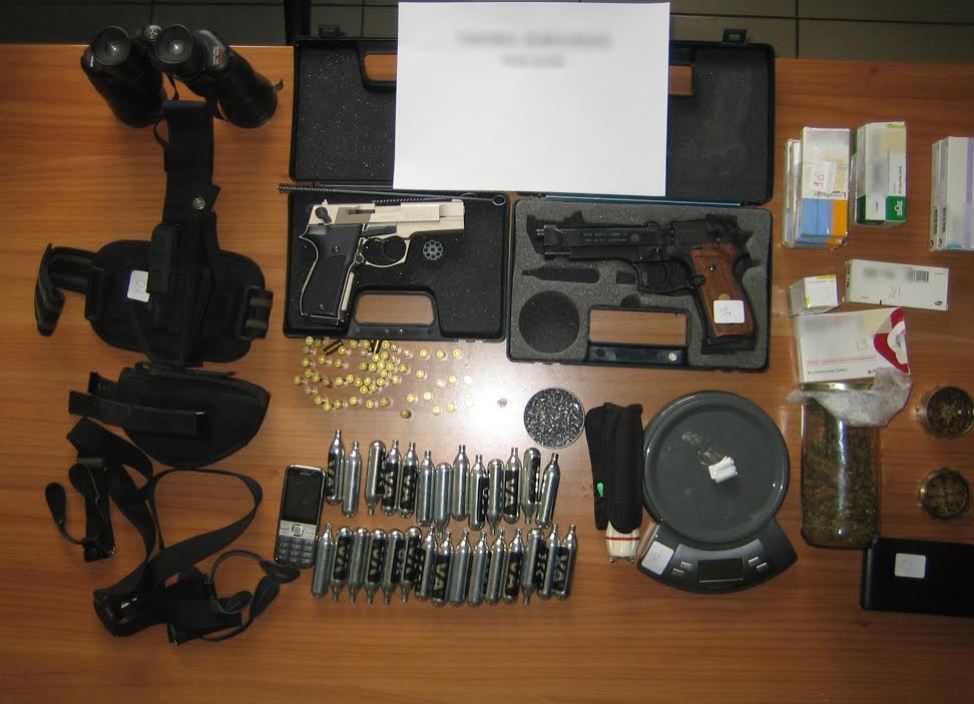 Συνελήφθη 43χρονος για όπλα και ναρκωτικά