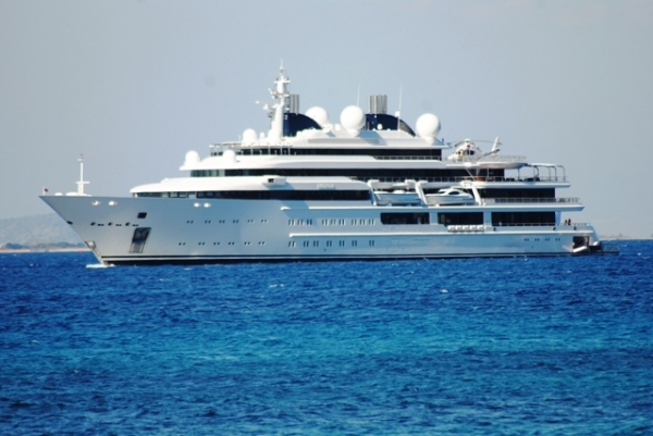 Ο Εμίρης του Κατάρ “τρελαίνει” την Λευκάδα