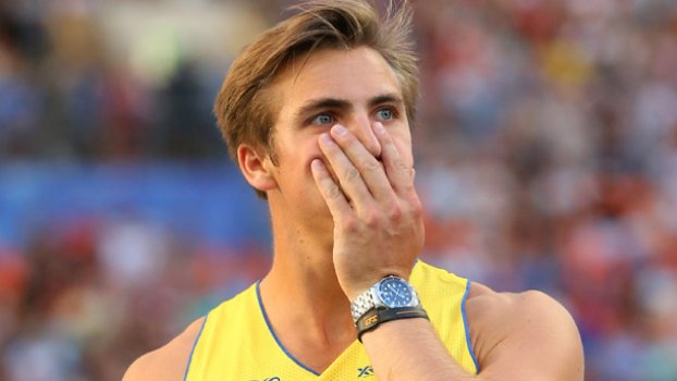 ΒΙΝΤΕΟ-Κάρφωσε το ακόντιο στη σημαδούρα