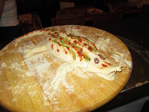 ΦΩΤΟ-Ο Σήφης βγήκε και σε… πίτσα