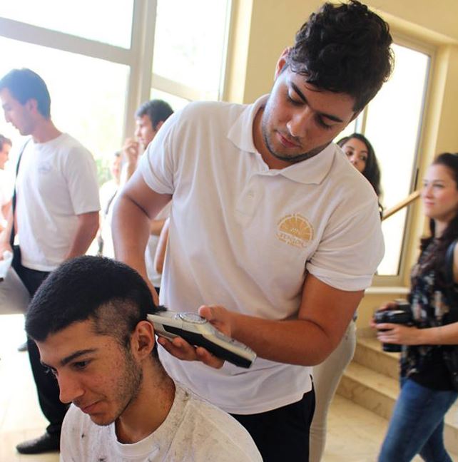 Μαθητές ξύρισαν τα μαλλιά τους