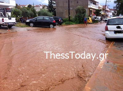 ΦΩΤΟ-Η νεροποντή “βύθισε” τη Θάσο