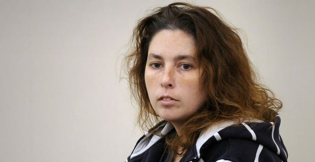 ΗΠΑ-Ζούσε με τρία παιδιά σε σπίτι-χωματερή