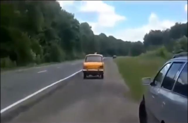 ΒΙΝΤΕΟ-Όχημα ενός ίππου