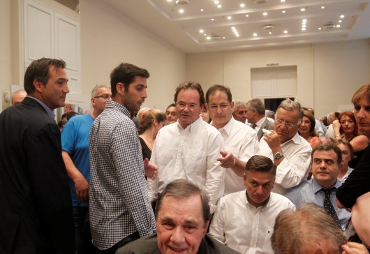 ΒΙΝΤΕΟ-Αυτοί που χειροκρότησαν τον Παπακωνσταντίνου