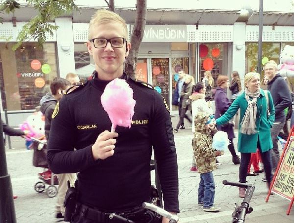 ΦΩΤΟ- “Αστυνομία σημαίνει … χαβαλές”