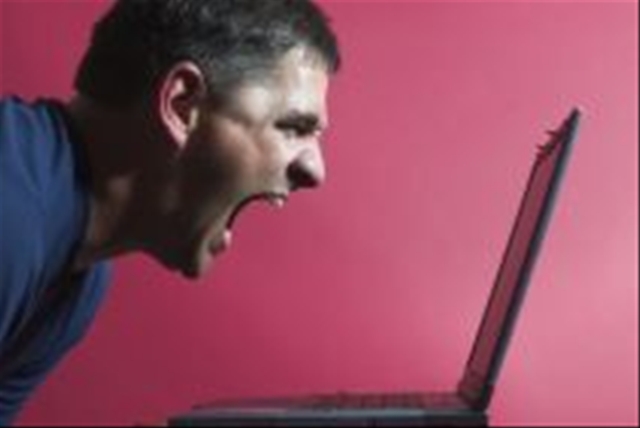 Διαμαρτύρονται κατά του “αργού” ίντερνετ