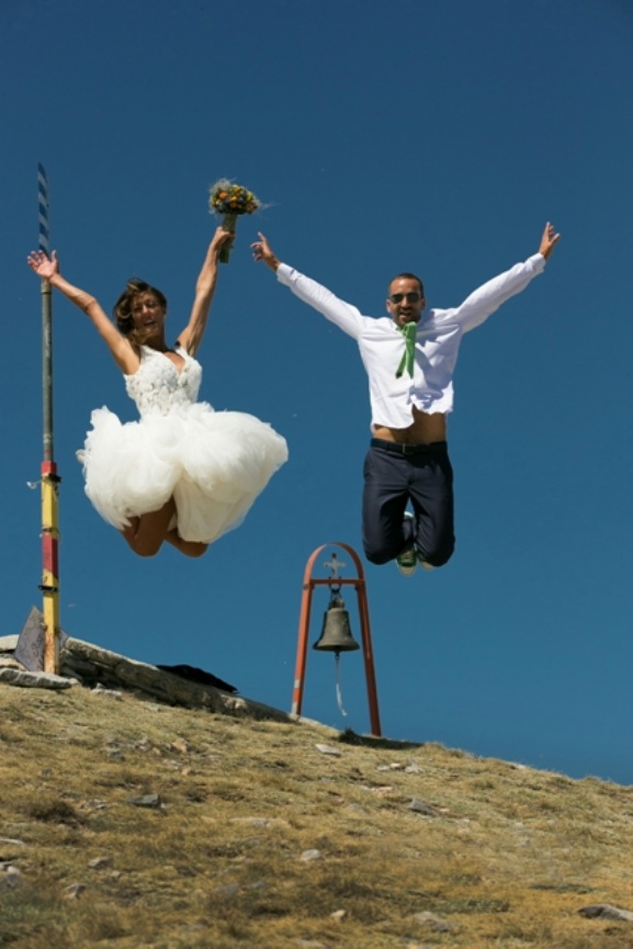 ΦΩΤΟ-Παντρεύτηκαν στην κορυφή του Κισσάβου
