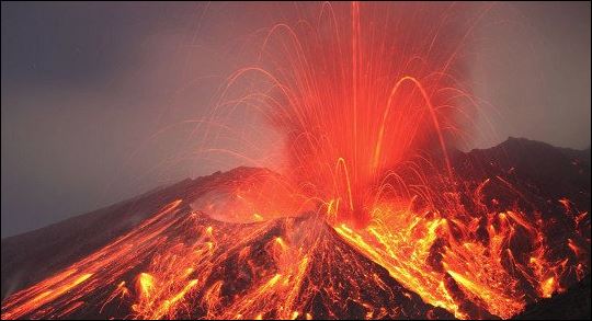 Ιαπωνία-Μία νεκρή και 30 τραυματίες από έκρηξη ηφαιστείου