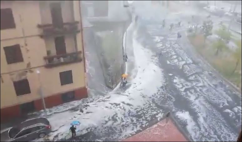 ΒΙΝΤΕΟ-Στο έλεος της κακοκαιρίας η Φλωρεντία-5 τραυματίες