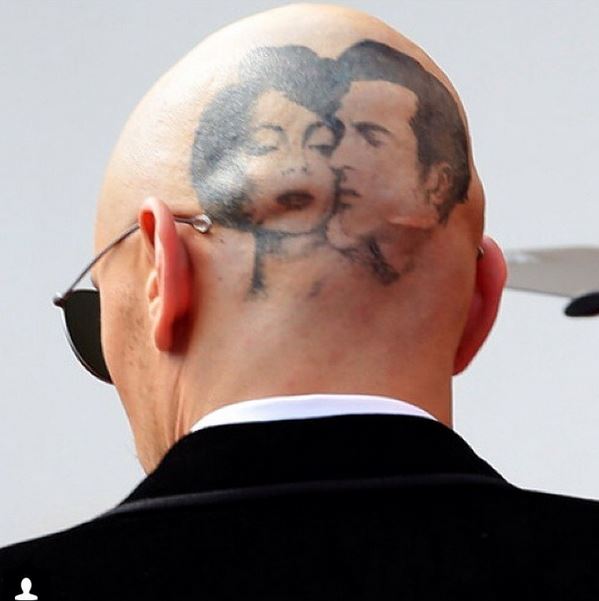 ΦΩΤΟ-Ηθοποιός ζωγράφισε στο κεφάλι του την Ελίζαμπεθ Τέιλορ