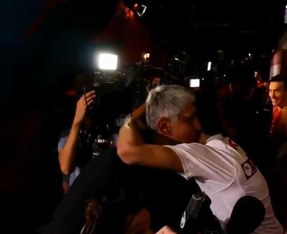 ΒΙΝΤΕΟ-Η αγκαλιά του Τεόντοσιτς στον Γιαννάκη