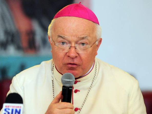 Σοκ από το σκληρό υλικό παιδόφιλου καθολικού Αρχιεπισκόπου