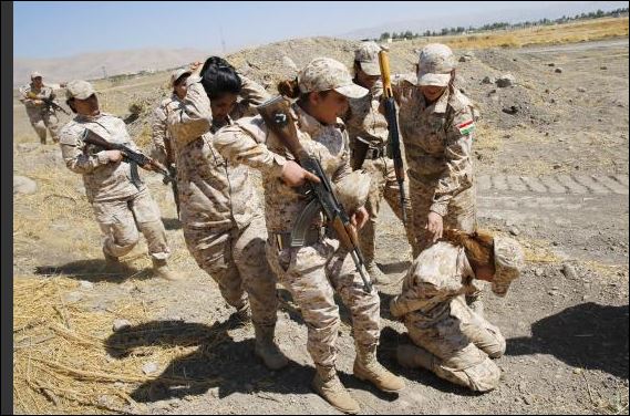 ΦΩΤΟ-Οι αμαζόνες “κυνηγοί” των τζιχαντιστών