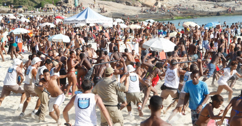 ΒΙΝΤΕΟ-Ληστές προκάλεσαν πανικό σε παραλία του Ρίο