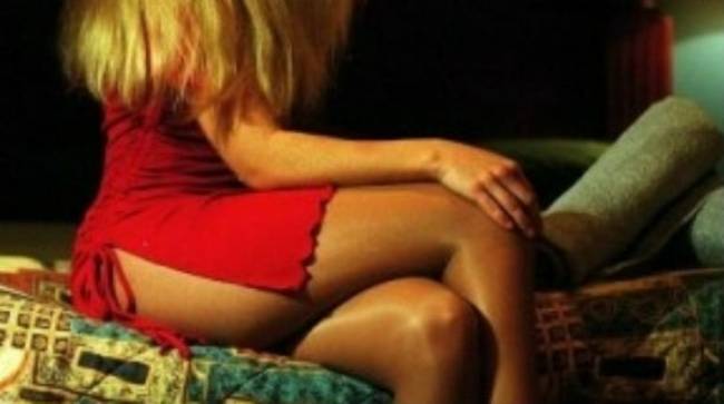 Πασαρέλα στην πορνεία και τα μπάτσελορ με 8000 ευρώ