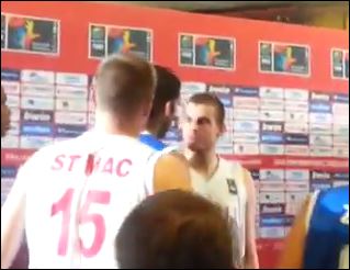 ΒΙΝΤΕΟ-Ένταση μεταξύ Μπουρούση- Μπιέλιτσα στη μικτή ζώνη