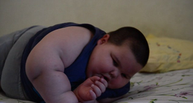 ΒΙΝΤΕΟ-Ο τρίχρονος που ζυγίζει όσο ένας ενήλικας