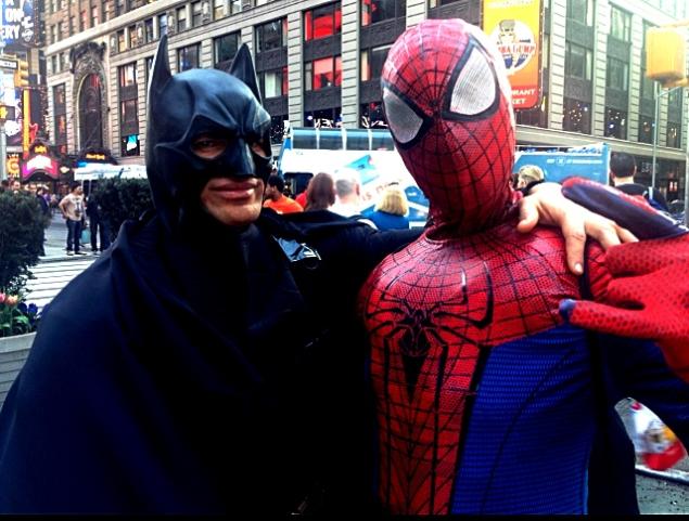 Συνελήφθησαν στην Times Square οι Batman και Spaider-Man