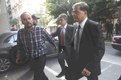 ΦΩΤΟ-Η συνάντηση του Χαρδούβελη με την τρόικα