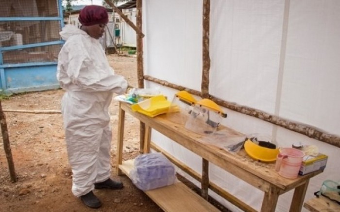 Γιατροί που λάμβαναν πειραματικό φάρμακο θεραπεύτηκαν από τον Έμπολα