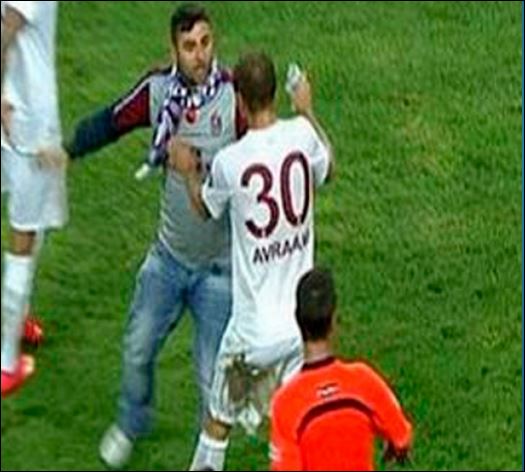 ΒΙΝΤΕΟ-Ο Αβραάμ Παπαδόπουλος «έσωσε» διαιτητή από οπαδό