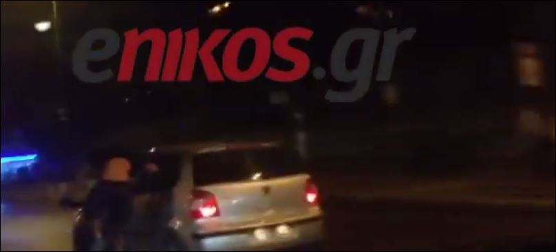 ΒΙΝΤΕΟ-Ο ποδηλάτης που κρατιέται από ΙΧ στην Κηφισίας