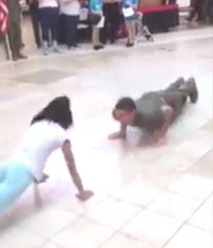 ΒΙΝΤΕΟ-Κοριτσάκι νίκησε στρατιώτη σε διαγωνισμό push-ups