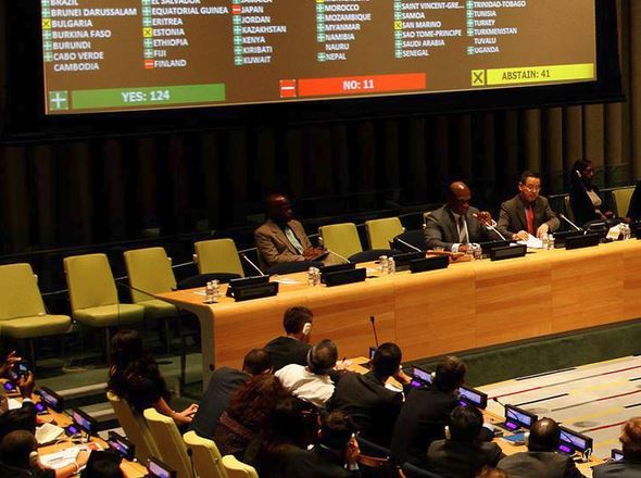 Η Ελλάδα απείχε από την ψηφοφορία του ΟΗΕ για την αναδιάρθρωση του χρέους