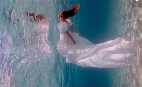 ΦΩΤΟ-Νύφες κάτω από το… νερό