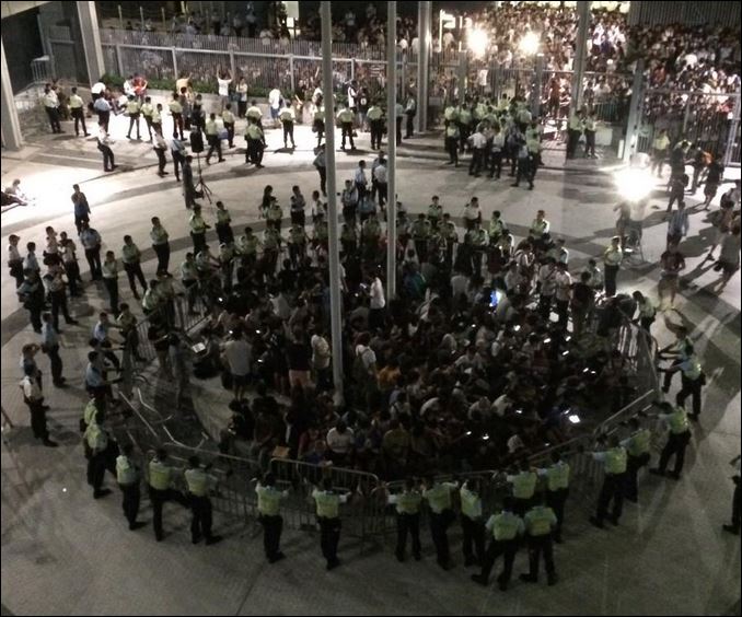 Χονγκ Κονγκ-Συγκρούσεις ανάμεσα σε φοιτητές και αστυνομικούς