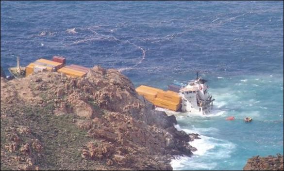 ΦΩΤΟ-Η ανέλκυση του τουρκικού πλοίου στη Μύκονο