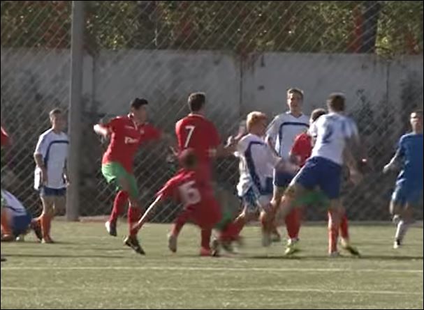 BINTEO-Άγριο ξύλο σε ποδοσφαιρικό αγώνα… παιδιών