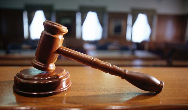 Την κακοποίησε και της έκαψε σπίτι και αυτοκίνητο