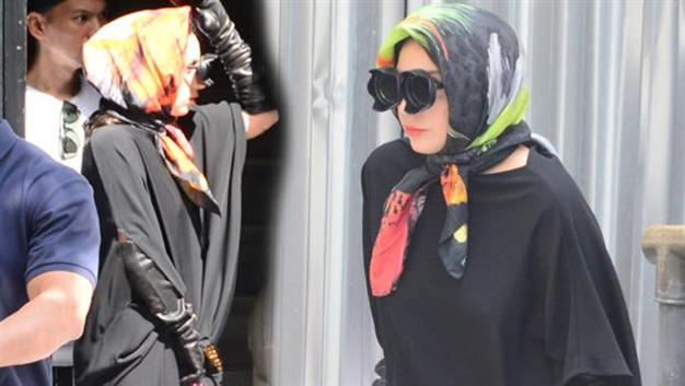 ΦΩΤΟ-Με μαντίλα η Lady Gaga στην Κωνσταντινούπολη