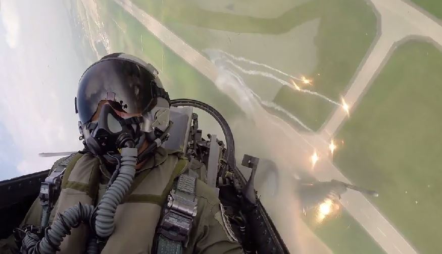 ΒΙΝΤΕΟ-Αεροπορική επίδειξη που κόβει την ανάσα